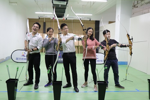 華策集團(tuán)三月壽星代表合影